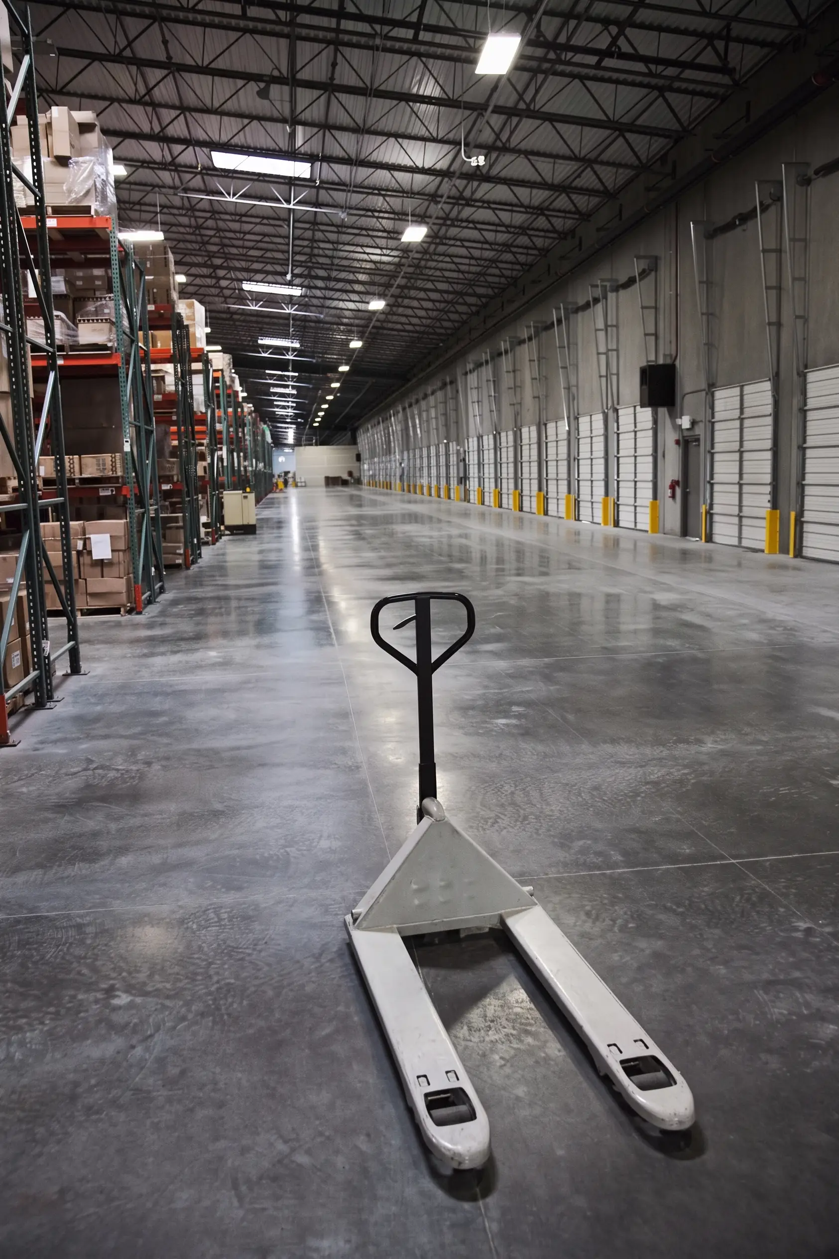 Pallet truck in a 3PL warehouse aisle